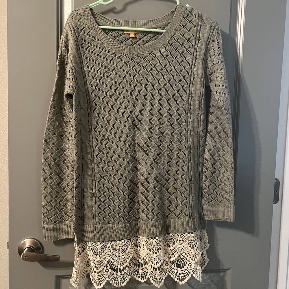 Sweater with lace hem